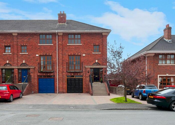 4 Bedroom Town House For Sale In Park Lane, Saintfield, Ballynahinch, BT24