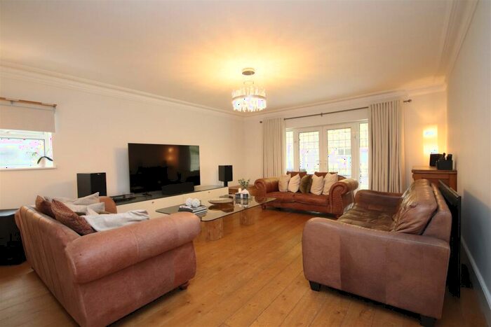 4 Bedroom Detached House For Sale In Main Road, Hextable, Swanley, BR8