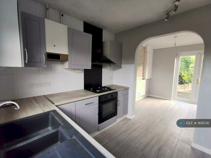 3 Bedroom Semi-Detached House To Rent In Hoskins Road, Stoke-On-Trent, ST6