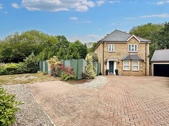 4 Bedroom Detached House For Sale In Thistle Close, Noak Bridge, SS15