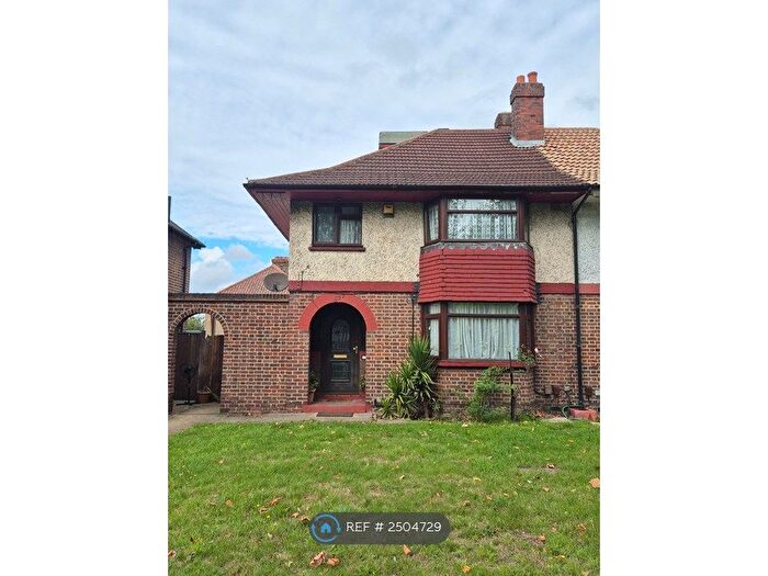 4 Bedroom Semi-Detached House To Rent In Westhorne Avenue, London, SE9