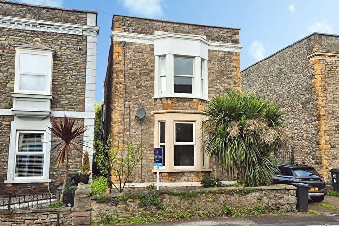 1 Bedroom Flat For Sale In Kenn Road, Clevedon, North Somerset, BS21