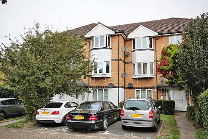 2 Bedroom Flat To Rent In Sheppard Drive, London, SE16