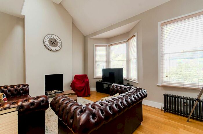 2 Bedroom Flat To Rent In Stephendale Road, Sands End, London, SW6