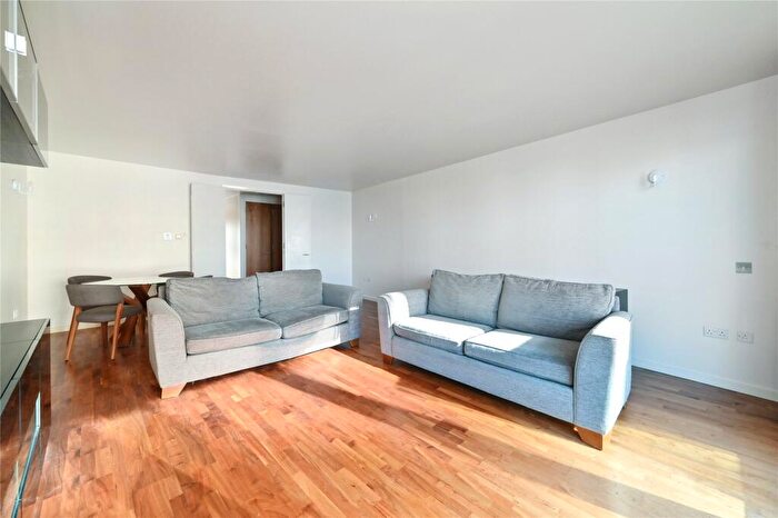 2 Bedroom Flat For Sale In Fairmont Avenue, London, E14