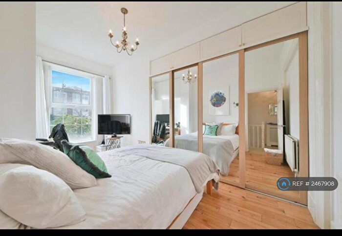 2 Bedroom Flat To Rent In Walworth, London, SE17