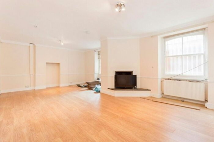 3 Bedroom Flat To Rent In Moscow Road, London, W2