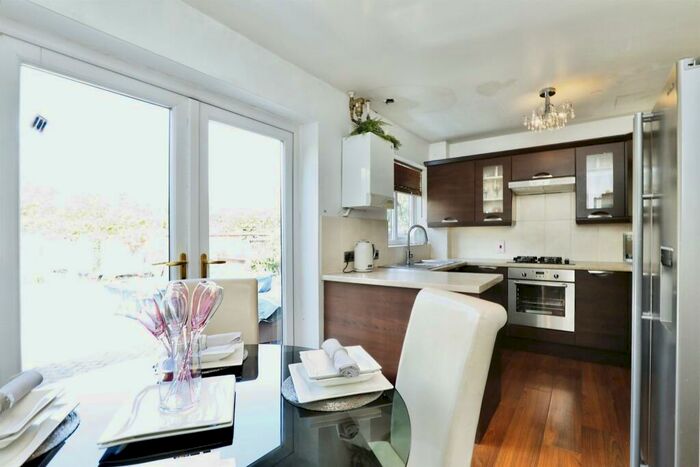 3 Bedroom Terraced House For Sale In St. Annes Way, Worksop, S80