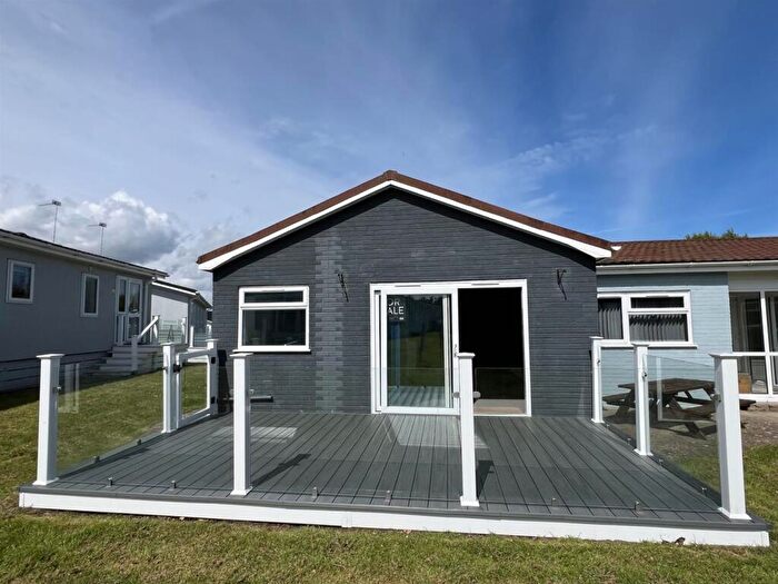 1 Bedroom Chalet For Sale In Marsh Road, Lowestoft, NR33
