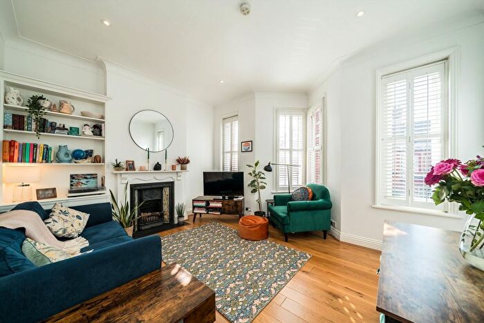 2 Bedroom Flat For Sale In Amesbury Avenue, Streatham Hill, SW2