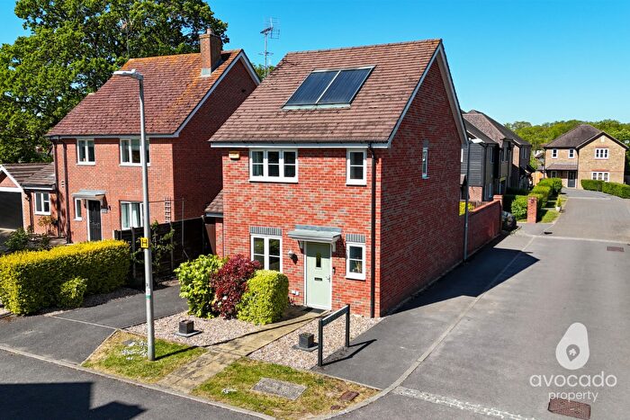 3 Bedroom Detached House For Sale In Saxon Gate, Burghfield, RG30