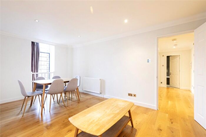 2 Bedroom Apartment To Rent In Devonia Road, London, N1