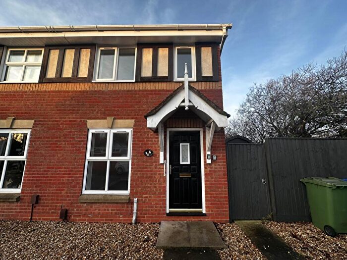 2 Bedroom Semi Detached House To Rent In Buckingham Grove, Grimsby, DN33