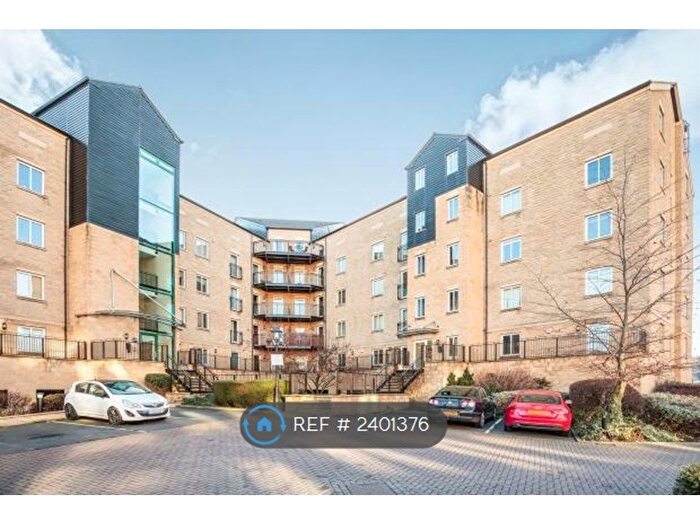 1 Bedroom Flat To Rent In Ellis Court, Dewsbury, WF13