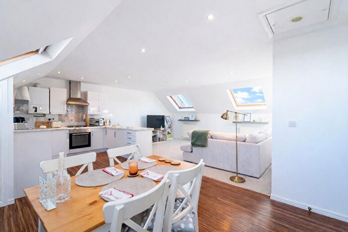 2 Bedroom Flat To Rent In Broadoaks, Bury, BL9