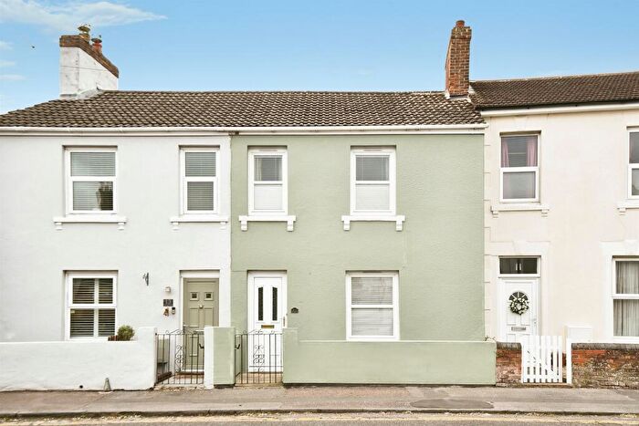 3 Bedroom Terraced House For Sale In Eastcott Road, Swindon, SN1