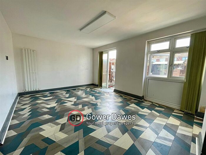 3 Bedroom End Of Terrace House To Rent In Bown Close, Tilbury, RM18