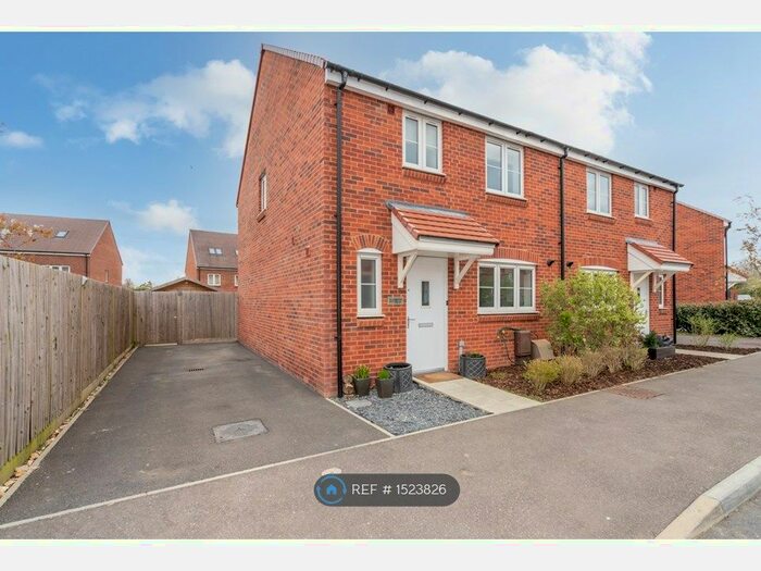 3 Bedroom Semi-Detached House To Rent In Broom Hills, Tangmere, Chichester, PO20