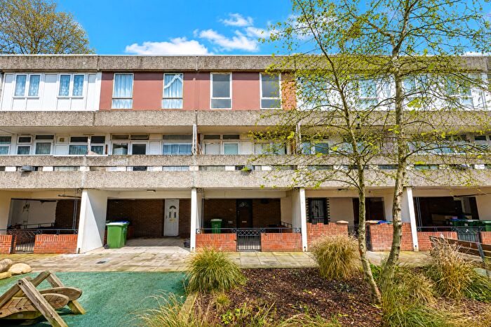 4 Bedroom Terraced House For Sale In Mangold Way, Erith, DA18