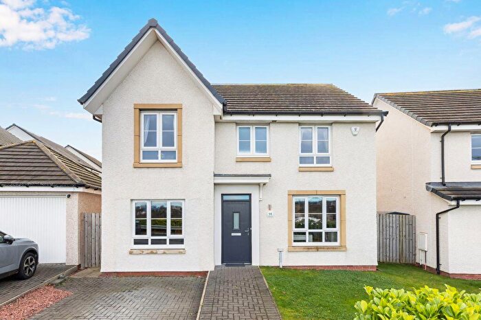 4 Bedroom Detached House For Sale In Clippens Drive, Burdiehouse, Edinburgh, EH17