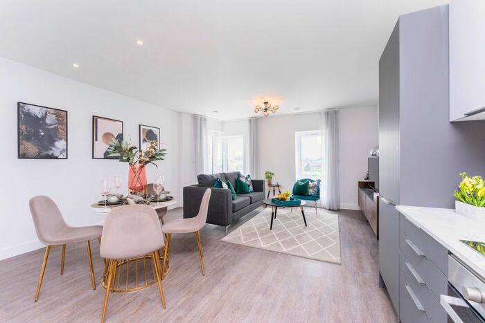 2 Bedroom Flat To Rent In Dover Court, Southall, UB2