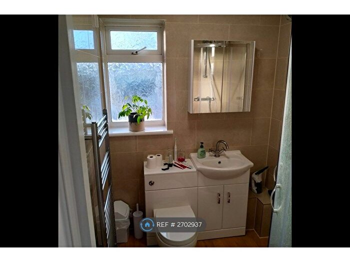 2 Bedroom Flat To Rent In Purewell, Christchurch, BH23