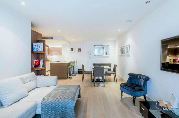 2 Bedroom Flat To Rent In Park Street, Chelsea Creek, London, SW6