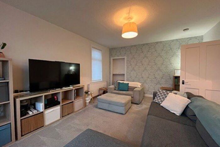 2 Bedroom Flat To Rent In Kelvin Street, Largs, KA30