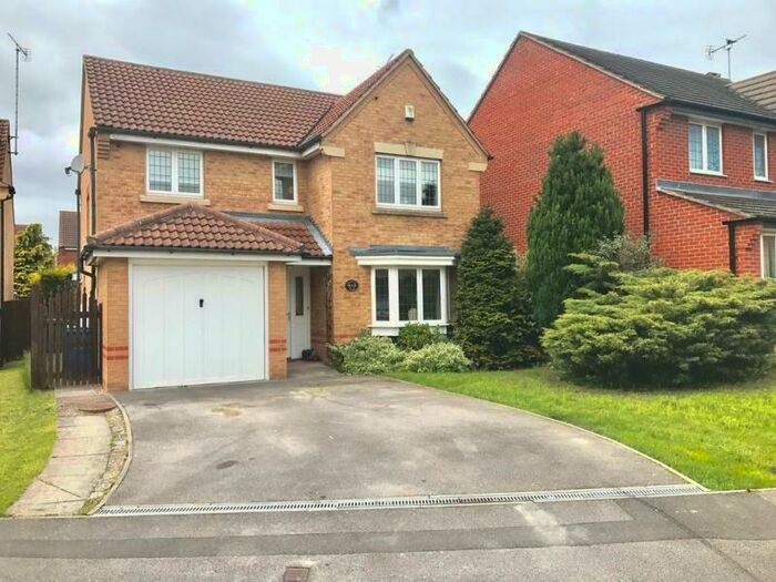 4 Bedroom Detached House To Rent In Knaphill, GU21
