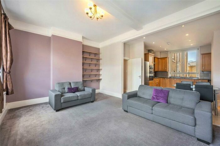 3 Bedroom Flat To Rent In Salisbury House, Highbury Corner, N5