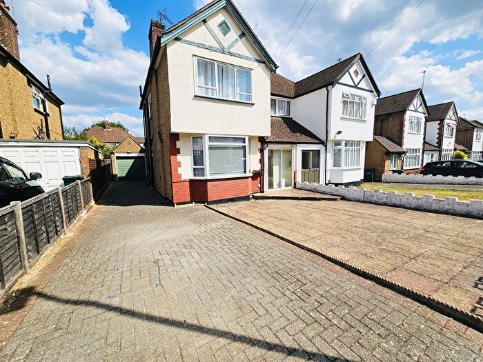 3 Bedroom Semi Detached House For Sale In Beulah Close, Edgware, HA8