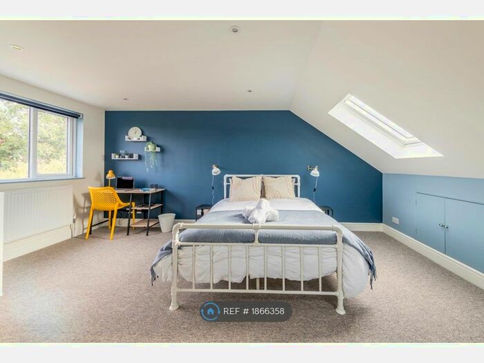 4 Bedroom Semi-Detached House To Rent In Hardenhuish Road, Bristol, BS4