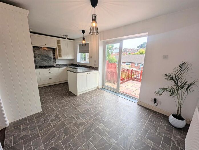 3 Bedroom Semi-Detached House To Rent In Parkside Road, Halesowen, B63