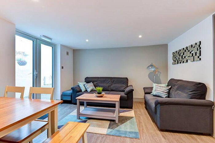 1 Bedroom End Of Terrace House To Rent In Sutherland Road, Brighton, BN2