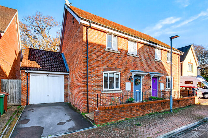 3 Bedroom Semi Detached House For Sale In Critcher Close, Bracknell, RG12