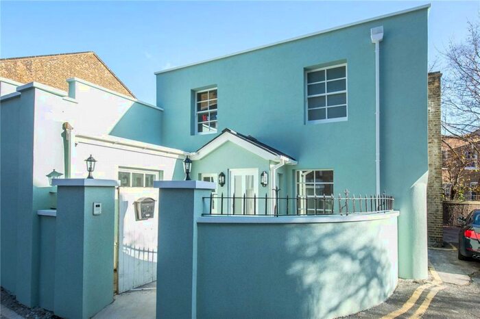 3 Bedroom End Of Terrace House To Rent In Fortess Grove, Kentish Town, London, NW5