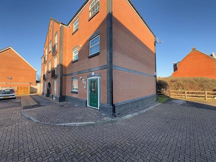 2 Bedroom Flat For Sale In St Austell Way, Churchward, Swindon, SN2