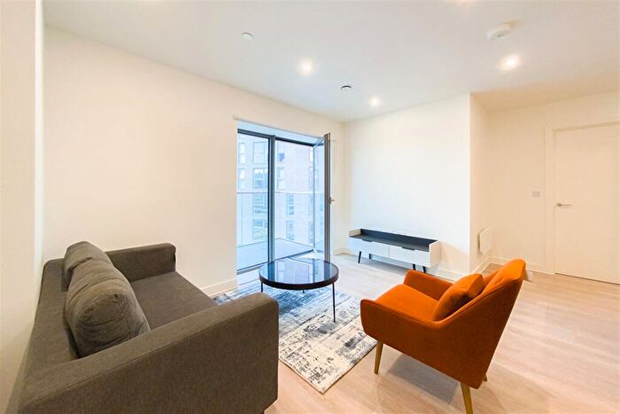 2 Bedroom Apartment To Rent In Exchange Point, M3