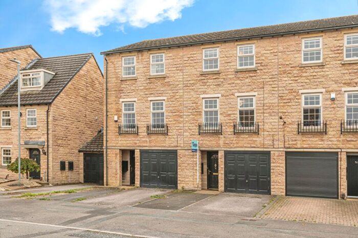 3 Bedroom Mews For Sale In Oxley Road, Huddersfield, HD2