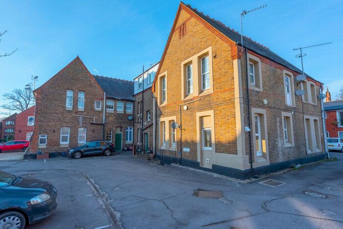 1 Bedroom Flat For Sale In Alexandra Road, Farnborough, GU14