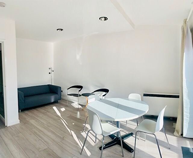 3 Bedroom Flat To Rent In St. Katharines Way, St Katherines Dock, E1W