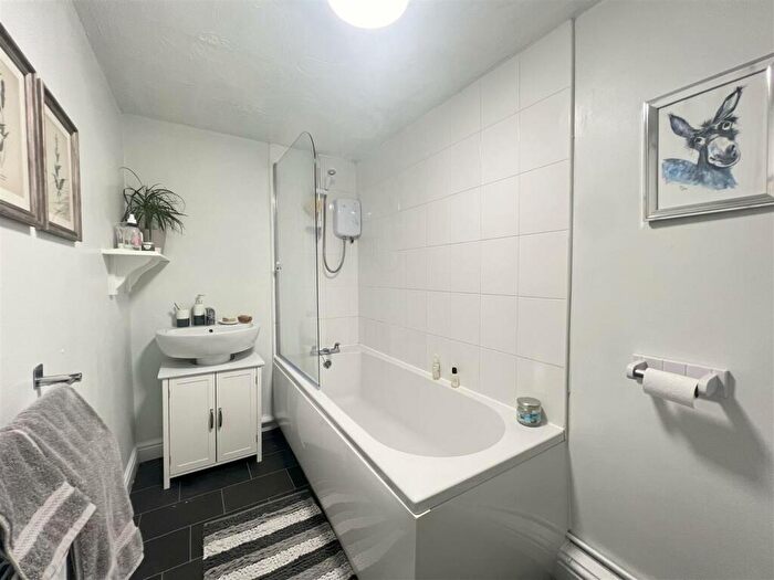 1 Bedroom Flat To Rent In Blair Road, Manchester, M16