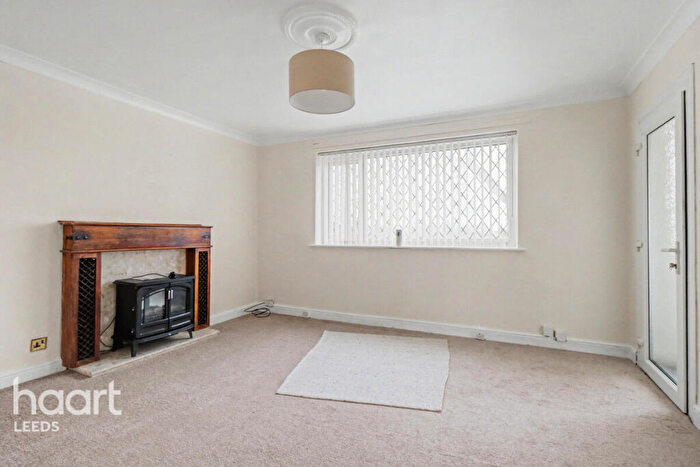 2 Bedroom Apartment For Sale In Eastwood Nook, Leeds, LS14
