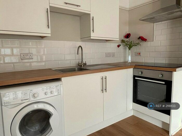 1 Bedroom Flat To Rent In Porthill, Newcastle U Lyme, ST5
