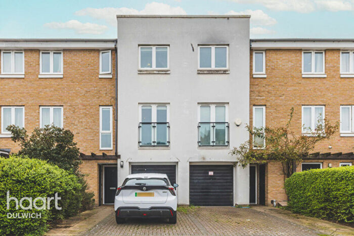 3 Bedroom Town House For Sale In Burcher Gale Grove, London, SE15