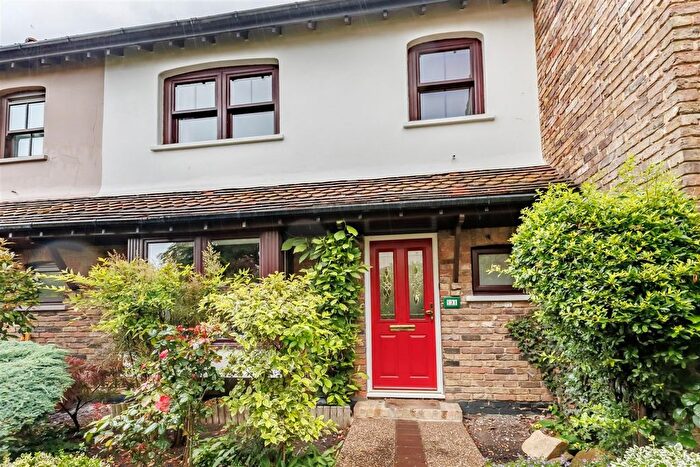 3 Bedroom Terraced House For Sale In The Magpies, Epping Green, Epping, CM16