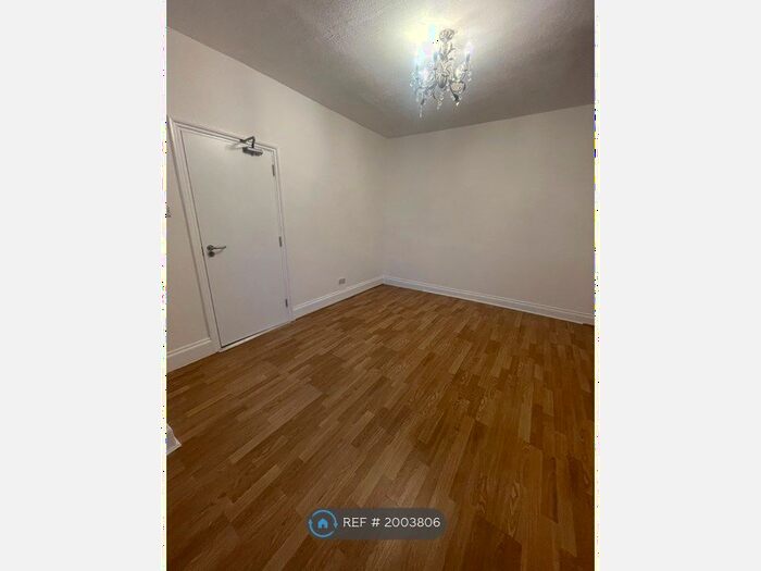 5 Bedroom Detached House To Rent In Edward Avenue, Morden, SM4