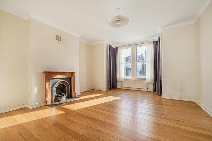 2 Bedroom Flat To Rent In Overhill Road, East Dulwich, London, SE22