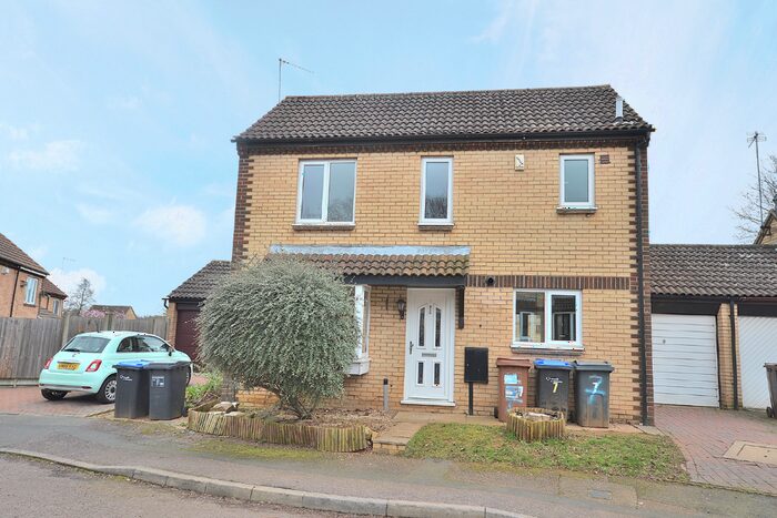 3 Bedroom Detached House To Rent In Hall Piece Close, Northampton, NN3