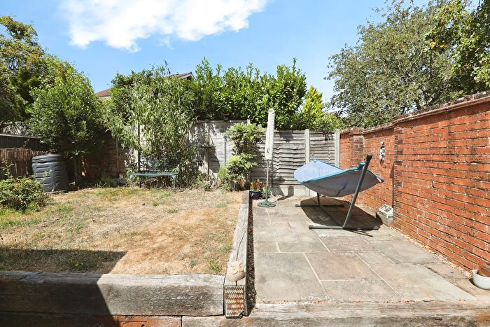 1 Bedroom Terraced House For Sale In Markham Road, Dorking, RH5